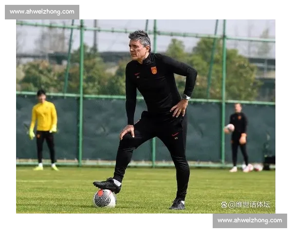 国足迎战中国香港:客队剑指破门保平,边路对决暗藏玄机 国足迎战中国香港:客队剑指破门保平,边路对决暗藏玄机