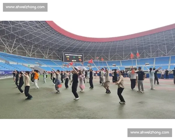 非遗助威苏超：淮剧歌舞杂技燃爆盐城中场